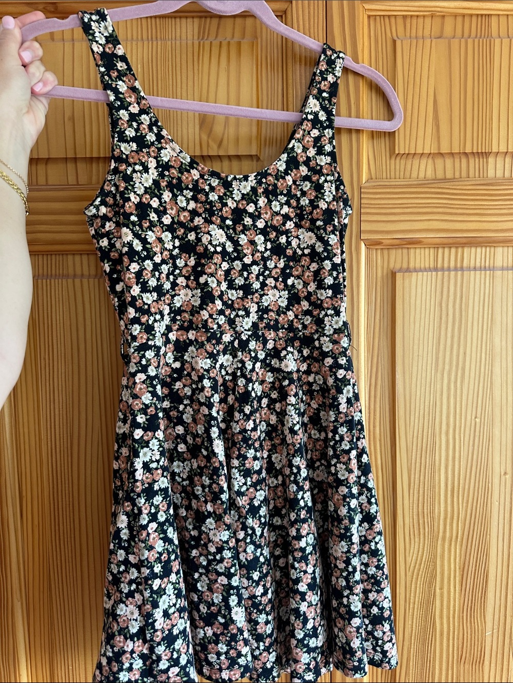 Forever 21 floral midi dress with black white and rose colored flowers Small - Picture 4 of 4